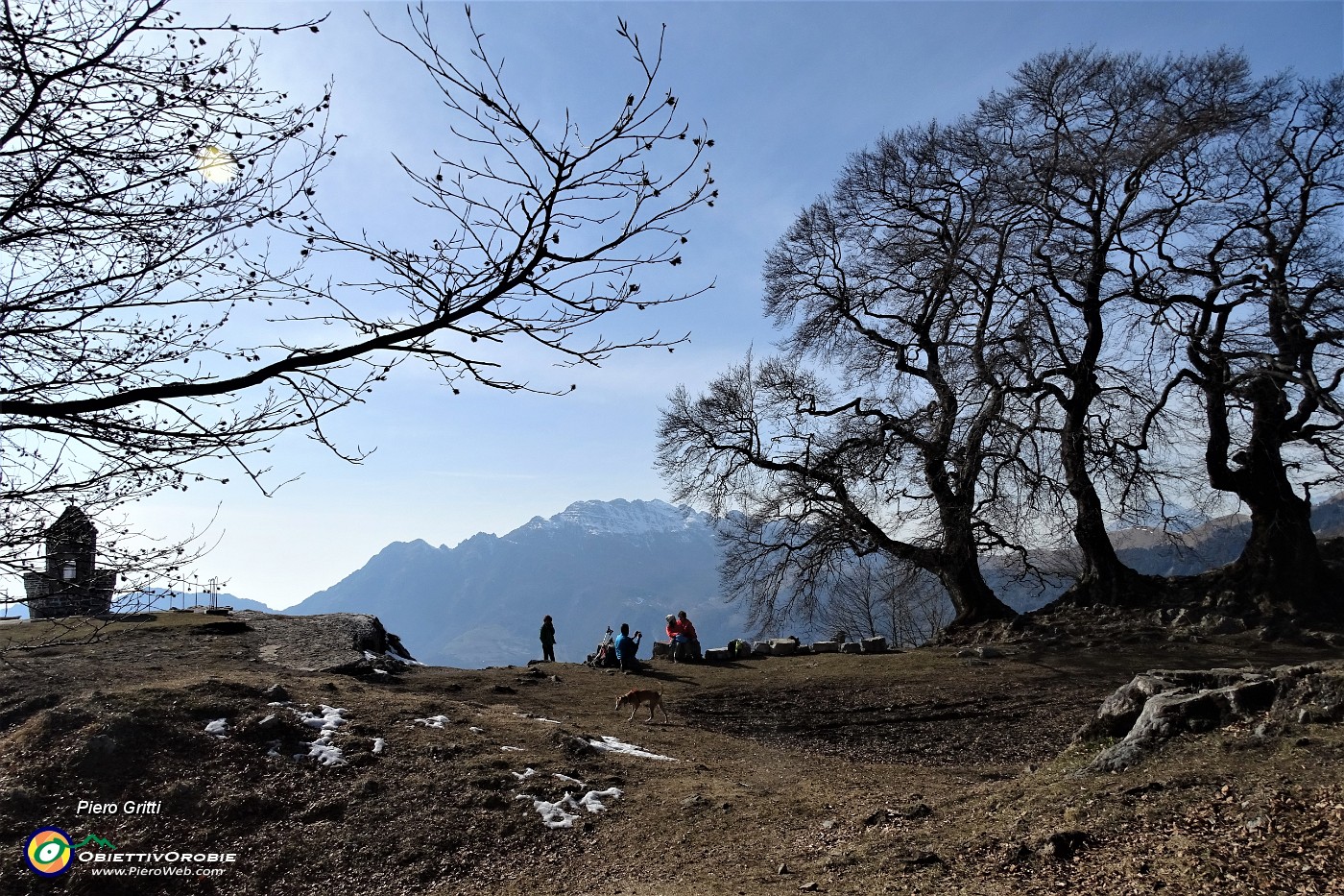 95 I Tre Faggi ed il tempieto con vista in Resegone.JPG